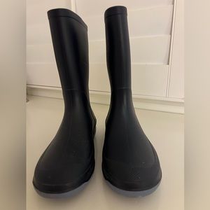 Child size 3 Cat & Jack rain boots.